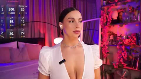 Luna  next streams Mon Tue Fri Sat Sun 8pm-5am gmt0 online show from October 17, 8:34 pm