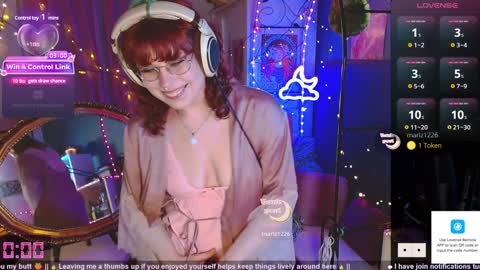 Snapshot of lunaoddity chatting on December 22, 9:09 pm Luna online show from December 22, 9:09 pm