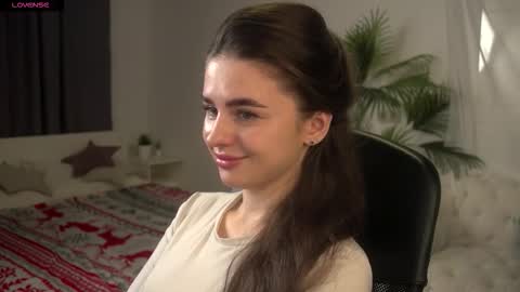 lunaolivia_ online show from March 6, 11:27 am