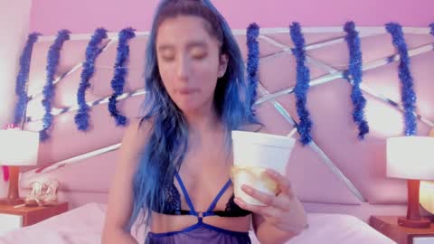 Luna Page online show from December 30, 2:08 pm
