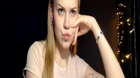 lunapeony online show from March 25, 11:07 pm