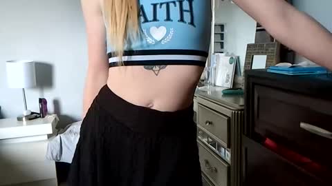 Snapshot of lunapixie2020 chatting on January 27, 7:35 pm lunapixie2020 online show from January 27, 7:35 pm