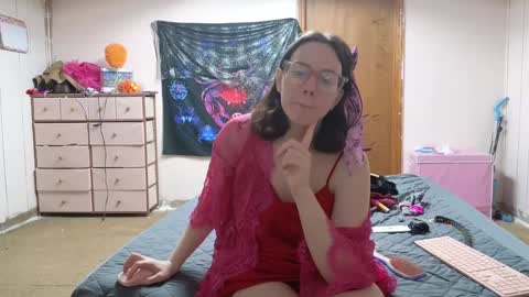 Snapshot of lunaquinn45 chatting on December 14, 4:30 pm lunaquinn45 online show from December 14, 4:30 pm