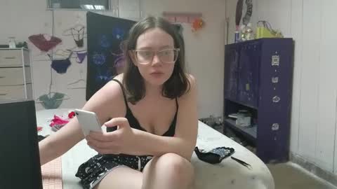 Snapshot of lunaquinn45 chatting on March 3, 1:17 am lunaquinn45 online show from March 3, 1:17 am