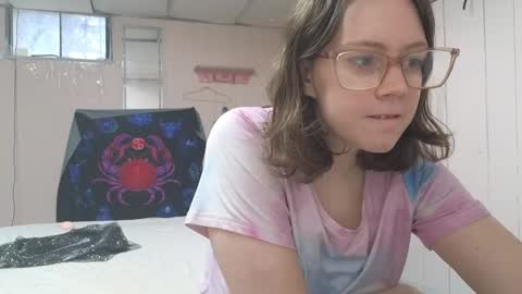 Snapshot of lunaquinn45 chatting on January 2, 4:24 pm lunaquinn45 online show from January 2, 4:24 pm