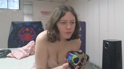 Snapshot of lunaquinn45 chatting on January 4, 4:22 pm lunaquinn45 online show from January 4, 4:22 pm