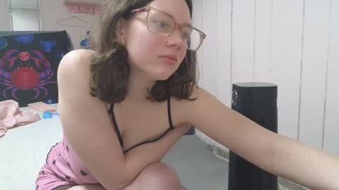 Snapshot of lunaquinn45 chatting on January 5, 3:23 pm lunaquinn45 online show from January 5, 3:23 pm