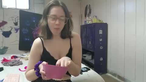 Snapshot of lunaquinn45 chatting on March 2, 3:09 pm lunaquinn45 online show from March 2, 3:09 pm