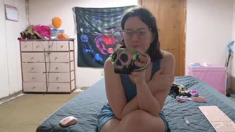 Snapshot of lunaquinn45 chatting on December 9, 11:24 pm lunaquinn45 online show from December 9, 11:24 pm