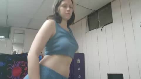 Snapshot of lunaquinn45 chatting on January 12, 2:35 am lunaquinn45 online show from January 12, 2:35 am