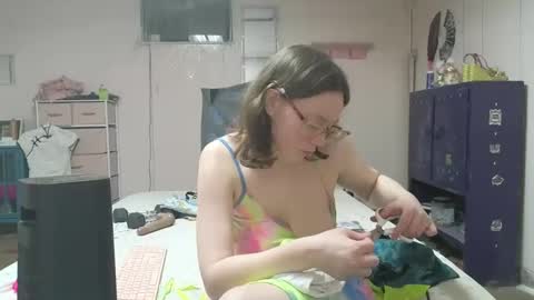 Snapshot of lunaquinn45 chatting on February 17, 1:36 am lunaquinn45 online show from February 17, 1:36 am