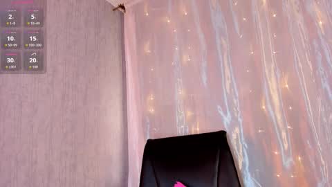 Luna  online show from March 10, 5:39 pm