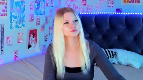 lunariafox online show from May 17, 3:00 pm