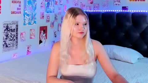 lunariafox online show from May 3, 9:29 pm