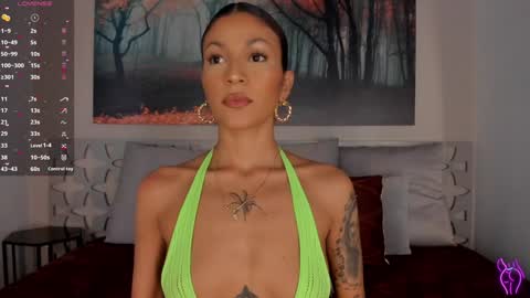 Luna Ruso  online show from January 25, 8:10 pm