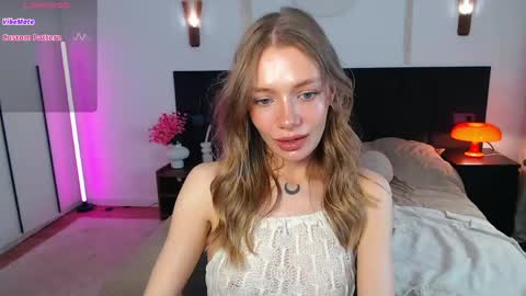LunaticaBae online show from May 10, 4:03 am