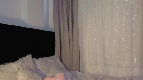 lunavelvet7 online show from March 17, 6:45 pm