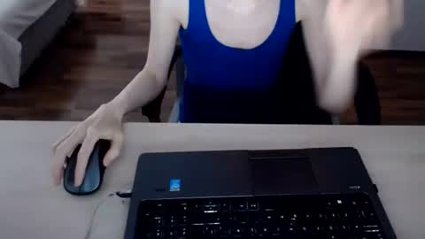 lunavibe_ online show from July 22, 12:06 pm