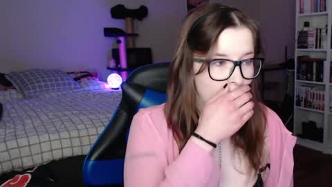 LunaXcherry online show from March 31, 6:19 pm