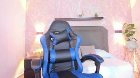 L U N A  online show from June 11, 1:08 pm