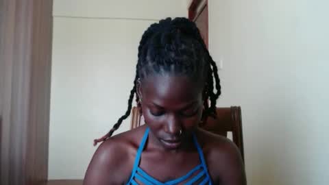 luo_queen online show from May 14, 9:15 am