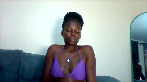 luo_queen online show from April 9, 6:19 am