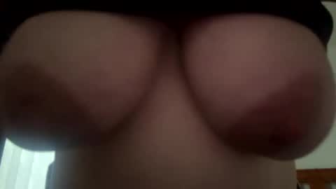 Snapshot of lustytits85 chatting on January 12, 4:21 am lustytits85 online show from January 12, 4:21 am