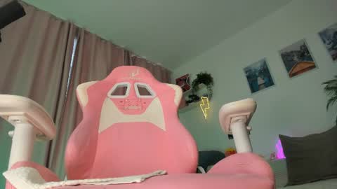 Luvienne Belle online show from August 3, 9:04 am