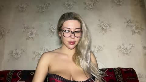 LuxSonyaStar online show from November 15, 1:12 pm