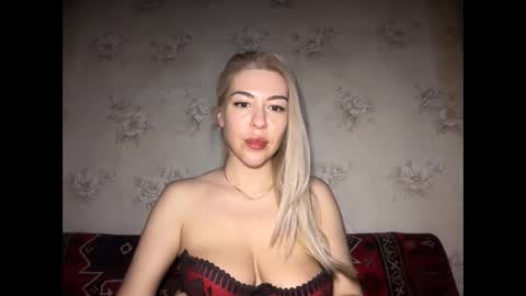LuxSonyaStar online show from May 5, 8:45 pm