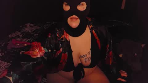 LuxxxInteriorr online show from January 28, 2:10 pm