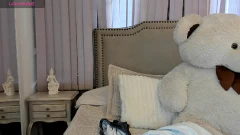 lya_brown online show from May 15, 11:46 am