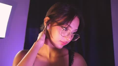lyalee__ online show from May 27, 1:57 am