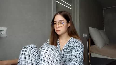 Mia online show from December 23, 6:06 am