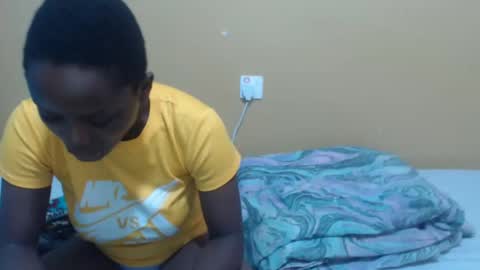 lyn_anna online show from February 18, 7:10 am