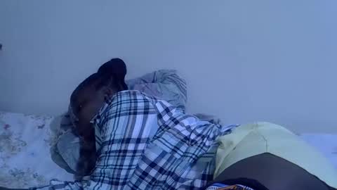 lyn_anna online show from May 12, 4:57 pm