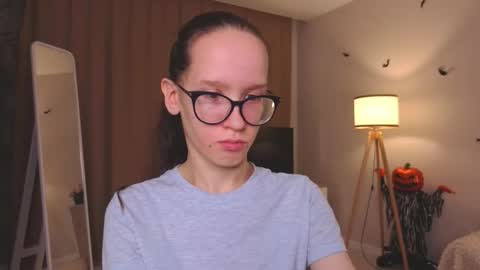 Sara online show from December 3, 4:20 pm