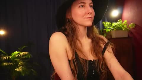 Lynn online show from October 31, 8:51 am