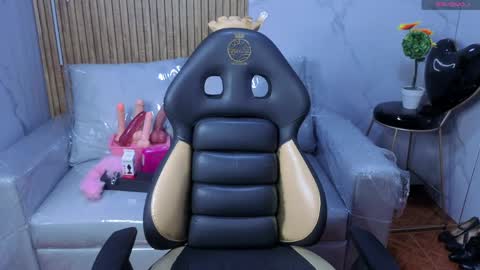 lynn_turner_ online show from April 2, 1:41 pm