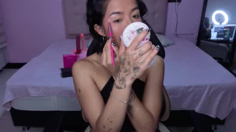 lynn_turner_ online show from March 4, 8:37 pm