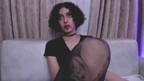 Lyravendrell online show from May 12, 8:37 pm