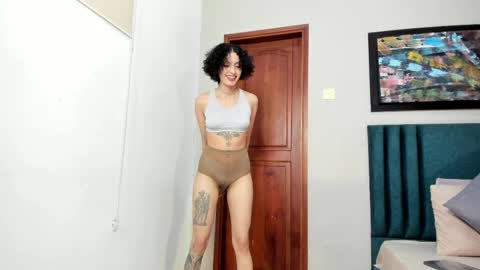 Lyravendrell online show from May 5, 1:08 am