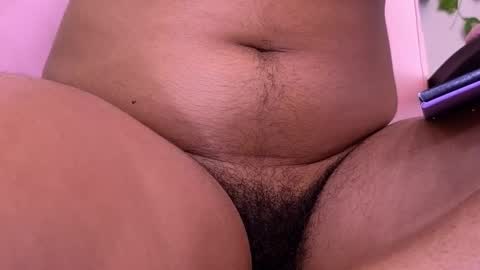 Snapshot of macey_hairy chatting on September 13, 7:33 pm Macey Elliot Modelo Independiente online show from September 13, 7:33 pm