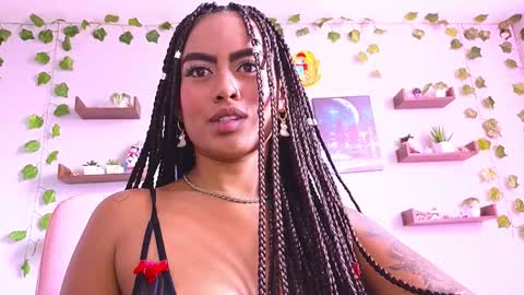 Snapshot of macey_hairy chatting on December 7, 5:09 pm Macey Elliot Modelo Independiente online show from December 7, 5:09 pm