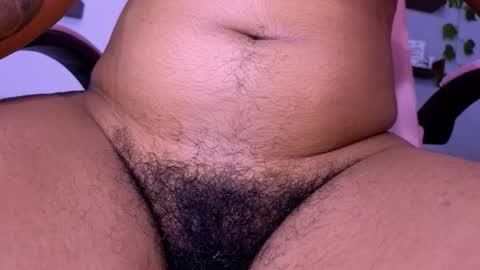 Snapshot of macey_hairy chatting on September 18, 11:09 am Macey Elliot Modelo Independiente online show from September 18, 11:09 am