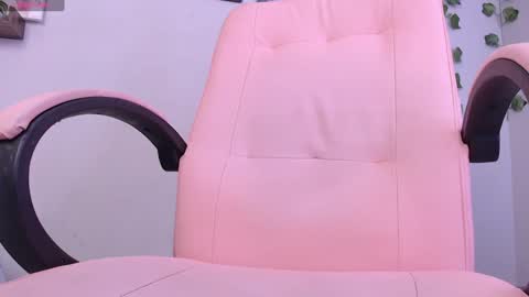 Snapshot of macey_hairy chatting on January 18, 2:33 pm Macey Elliot Modelo Independiente online show from January 18, 2:33 pm