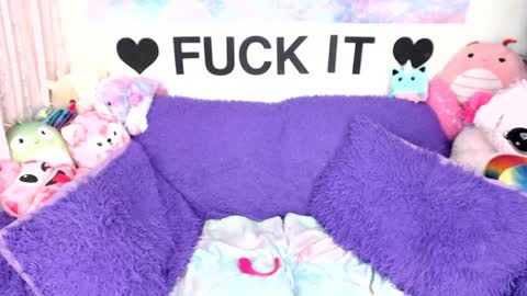 Mackenzie Wolfe online show from April 10, 6:30 am