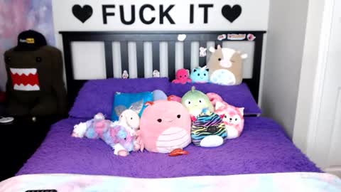 Mackenzie Wolfe online show from December 1, 5:33 am