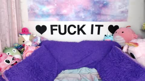 Mackenzie Wolfe online show from May 20, 4:09 am