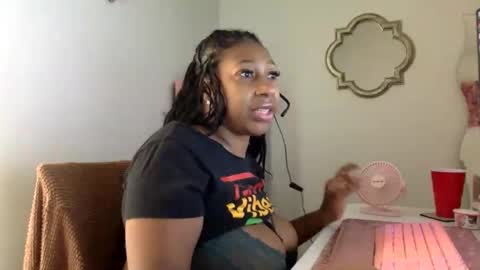 madam_glam online show from May 26, 5:12 pm